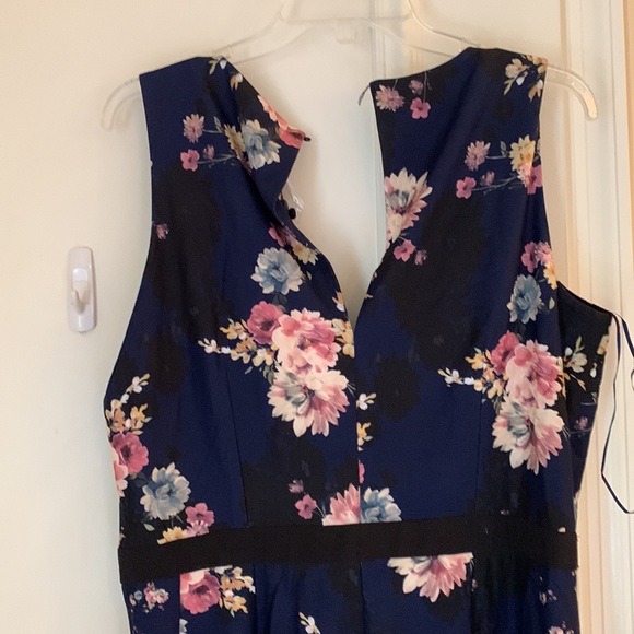 Little mistress navy blue with floral jumpsuit tie waist NWT size 10 - Picture 5 of 12